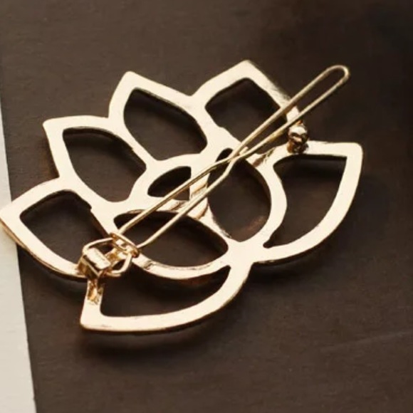 Golden Lotus Hair Clip - Picture 5 of 8